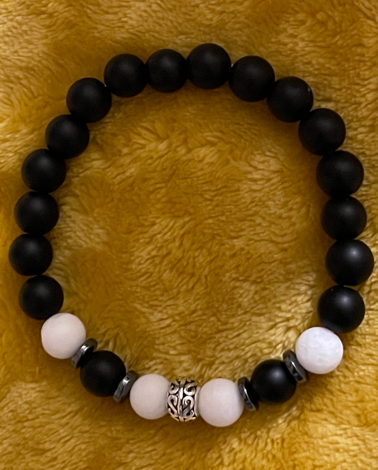 Ladies White Alabaster Beaded Bracelet